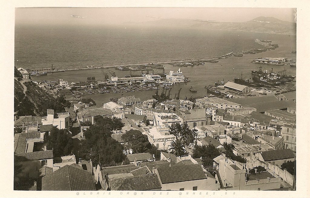 108-vue generale du port.JPG
